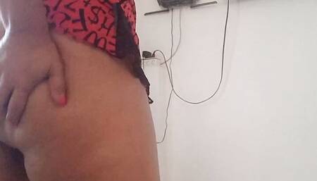 MEXICAN MILF GIRL DANCES SEXY BOUNCING HER ASS UNTIL SHE ORGASMS