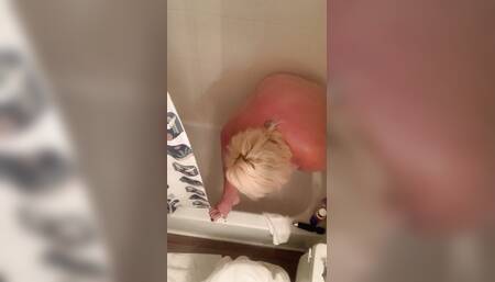 Peak a Boo View of Blancagirlbbw in the Shower