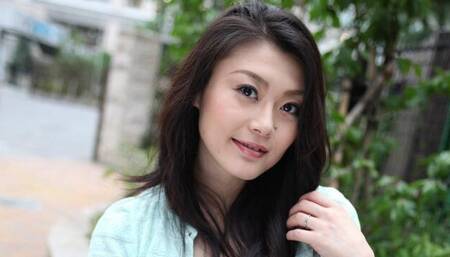 Alluring Asian doll Kyoko Nakajima gives a sweet deepthroat