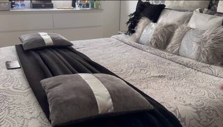 Big farts in very hot leggings