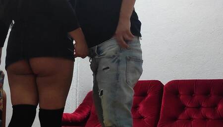 follo a la amiga de mi novia antes de que llegue y nos sorprenda (real) 2da part.