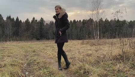 High heels boots stuck in mud, muddy high heels boots, muddy boots, high heels boots broken