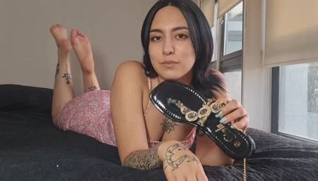 Sexy teen like to smell her sweaty Sandals