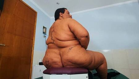 Farting BBW in box, part 4, by BBW Priscilla GGG and Slave, FULL HD