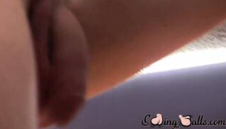 Straight dude Tony Thickdick shaves his cock and balls for us to witness