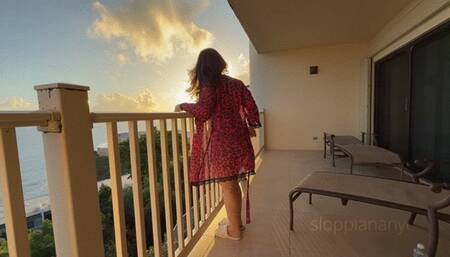 Sloppiananyc Gets Her Phat Ass Worshipped Before Throat Session