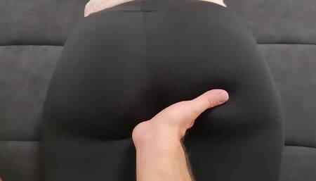 My girlfriend ignored me and played GTA5 so I cum on her big ass in yoga pants