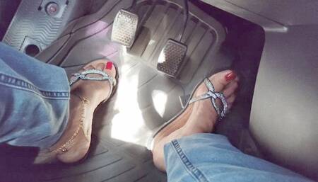 Diana Senior ultra sexy pedal pumping in elegant flat sandals