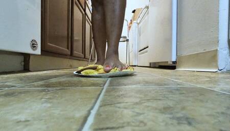 food and object crush -  Goddess MXDominion uses Soles to add Special ingredient to corn bread, femdom, mindfuck, foot worship 4k