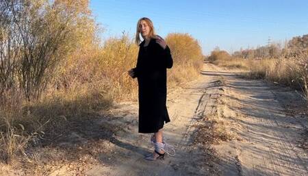 a girl in high heels woke up in an unknown place with her feet tied, she realized that she needed to go where there were people, but she could only jump on her tied