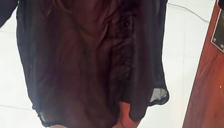 Delivery Boy Gets Pussy Instead of Courier