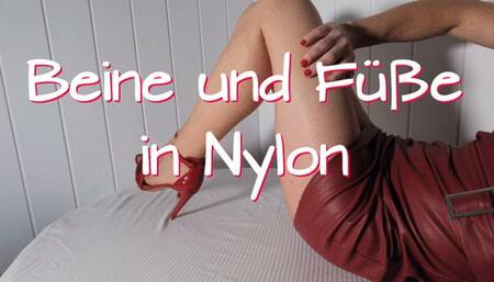 Legs and feet in nylon - Beine und Füße in Nylon