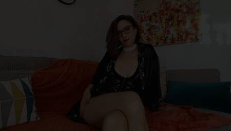 French - Ta place préférée est à mes pieds