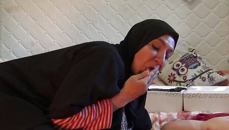This Muslim woman is CRAZY!!! She wants to have lesbian sex with her stepdaughter !!!