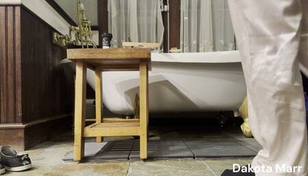 Dakota Marr Draws A Fancy Bath And Strips