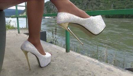 Walking in 7 inch extreme high heels - full clip - (1280x720*mp4)