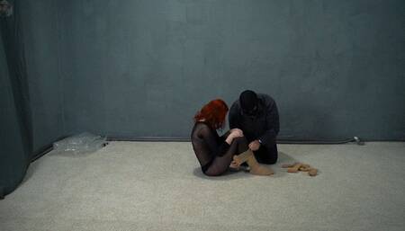 Mummification with bandages in a vacuum bag