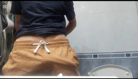 Bathroom main mzaay kary bhot der tak.