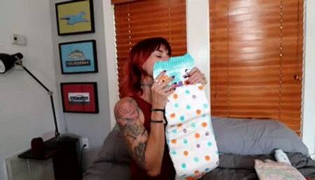 DLVids Girlfriend Mya Locca diapers you and then herself!