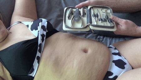 General cleaning of Victoria's navel with different objects BP