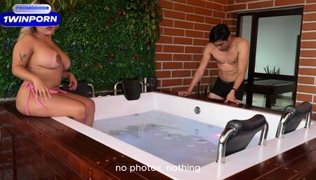 Colombiana rubia de tetas grandes se aprovecha del tecnico del jacuzzi y se lo folla - Naty Delgado