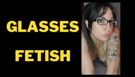 Uso mis lentes para ver bien de cerca las vergas