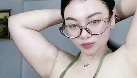 The girl in green swaying was very seductive.