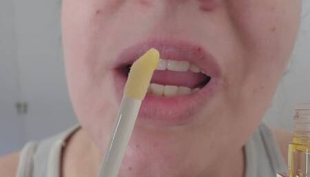 Doctor’s Secret Lip Experiment – Plumping My Lips Without Surgery