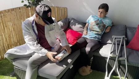 Summer Sprains her Ankle