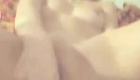 Skinny Norwegian Girl onanerer hardcore