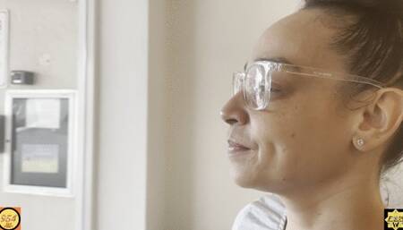 Apartment Manager Footjob & worship - starring yung Fj & Latina Solez