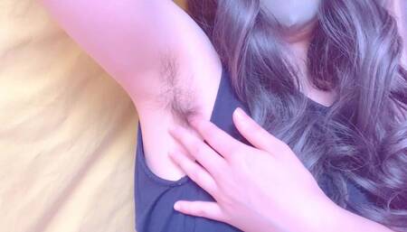 A Japanese amateur in a tank top just strokes her armpit hair [homemade]