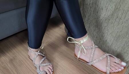 Princess Scarlett Blond - Sexy and Mean Beauty salon girl with sexy feet got feet worshiped - FOOT W