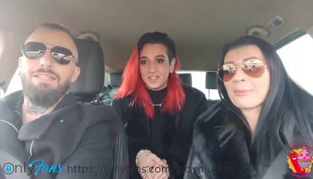Ladymuffin and Ghosthardwave play sluts in the car