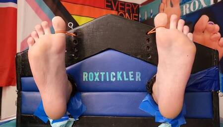 'GLORY SOLE TICKLING: Hunty