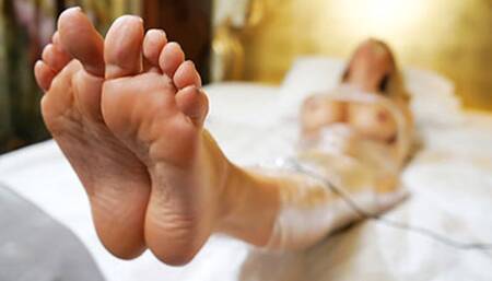 Maid gets Saran Wrapped! HD (WMV)