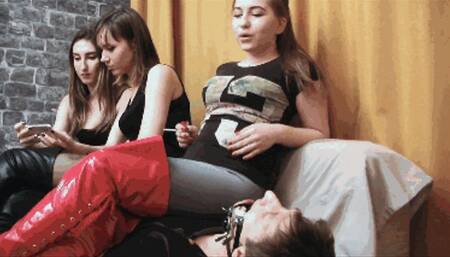 0176 Three Mistresses Bertie, Julia and Lexy look at the mouth of the slave, it is full of ash after cigars and saliva