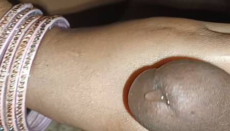 Desi Muslim bhabhi ki chut aur gand ki chudai thuk laga ke