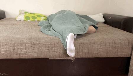 TICKLING SLEEPY FEET IN DIRTY SOCKS UNDER BLANKET - MOV HD