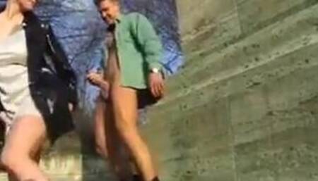 Das gewagte öffentliche Sex -Abenteuer des deutschen Paares in Berlin