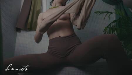 Peeing and Soaking Wet in Cotton Clothes