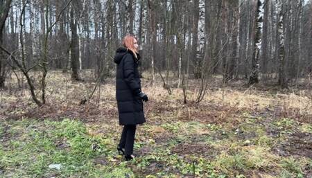 The girl wandered through the forest in high heels and sprained her ankle, now it is extremely difficult for her to get out of the forest