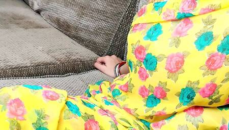 Desi bhabhi called her boyfriend with big cock at home and fucked hard in yellow saree