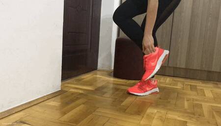 STINKY SMELLY FEET WITH FUNGUS AFTER GYM FROM WEARING BORROWED SOCKS - MOV HD