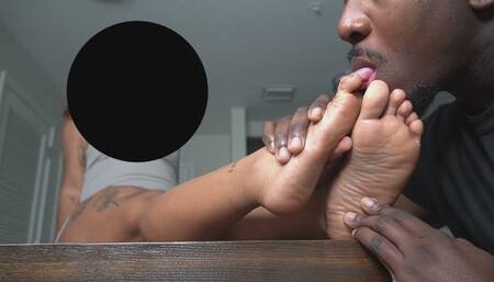 Dinner is served: Foot worship & Footjob