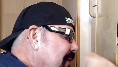 Moustache amateur deepthroating