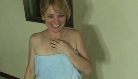 Carmen Hollywood Gets Sensual Massage From Her Massage Guy! (1st half mp4 sd)