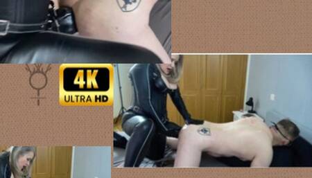 Powering the slave husband in bed with monster dildo