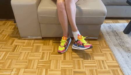 TRAINING SNEAKERS AND DIRTY WHITE SOCKS - MP4 HD