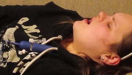 Thick MILF Gets Pussy Destroy By Huge Thick BBC Strap On Making Her Moan & Orgasm